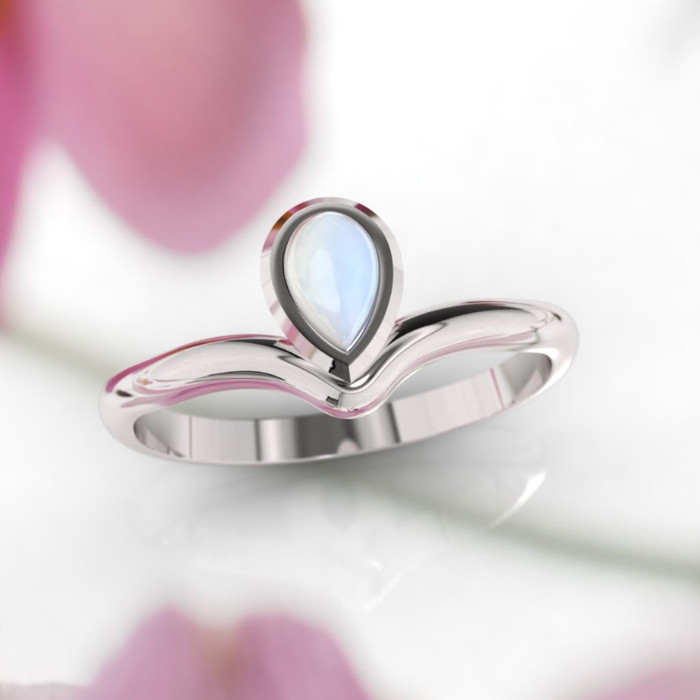 Moonstone ring, white gold