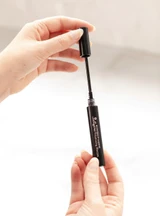 HoneyBee Gardens Bellissima Volumizing Mascara – additional product angle