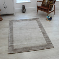 Smoke Putty Blade Border Rug