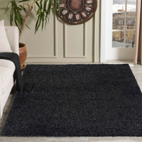 plain shaggy anthracite rug in a living room