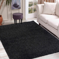 plain shaggy anthracite rug in a living room