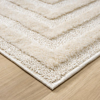 border cream rug side view of corner