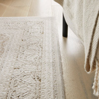khaki traditional rug closeup edge