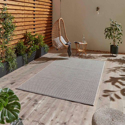 Stitch 9683 Ivory Black Indoor Outdoor Rug