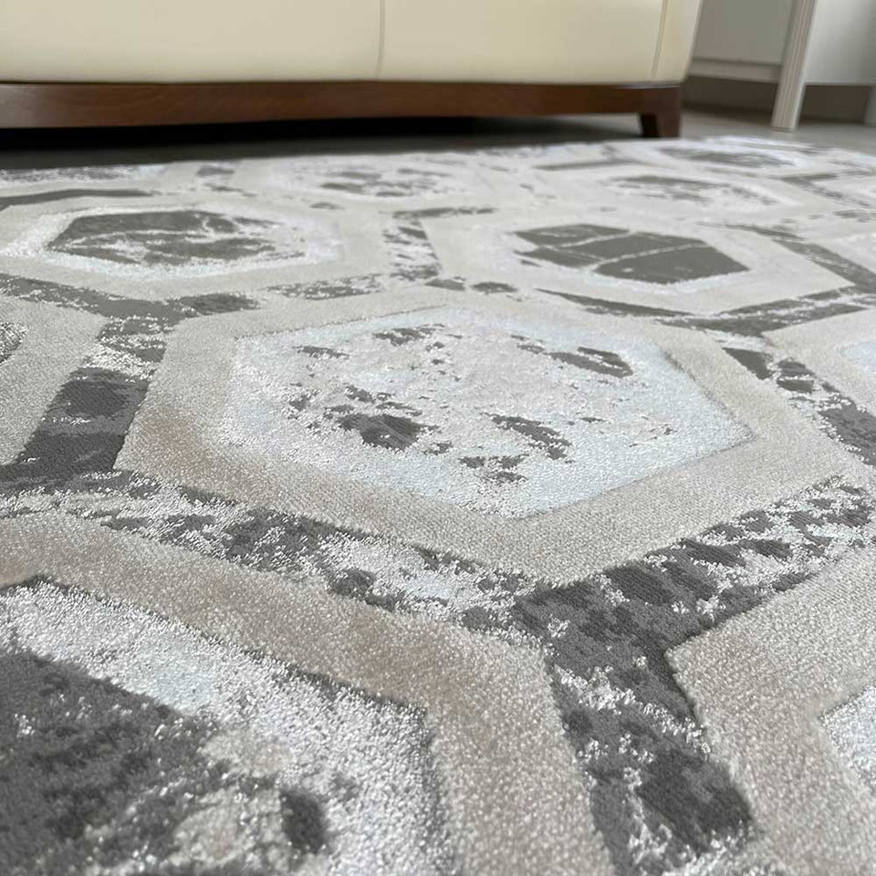 Aurora AU12 Crystal Rug Metallic Silver