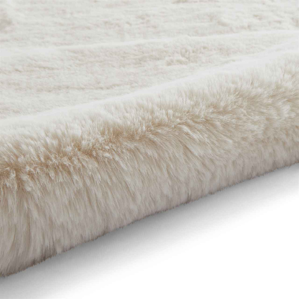 Super Teddy Ivory Soft Faux Sheepskin