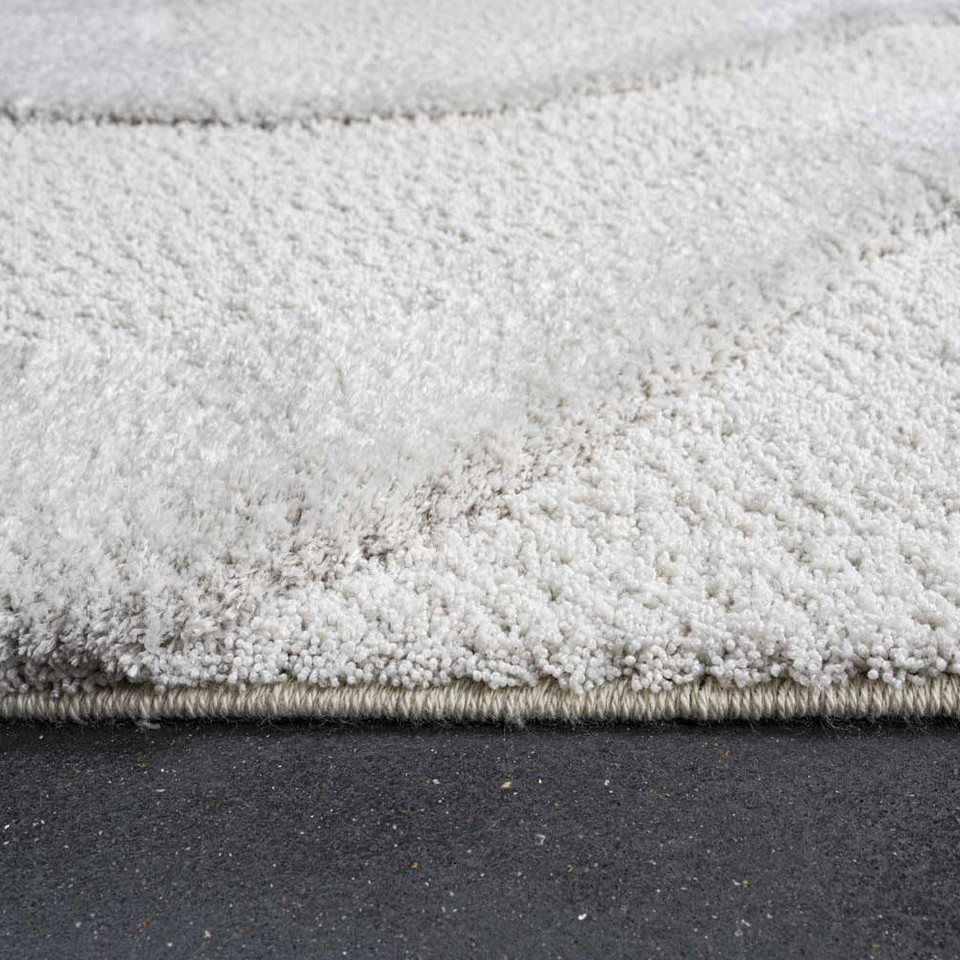 Cleo Wiggle 3D Rug Light Cream closeup edge