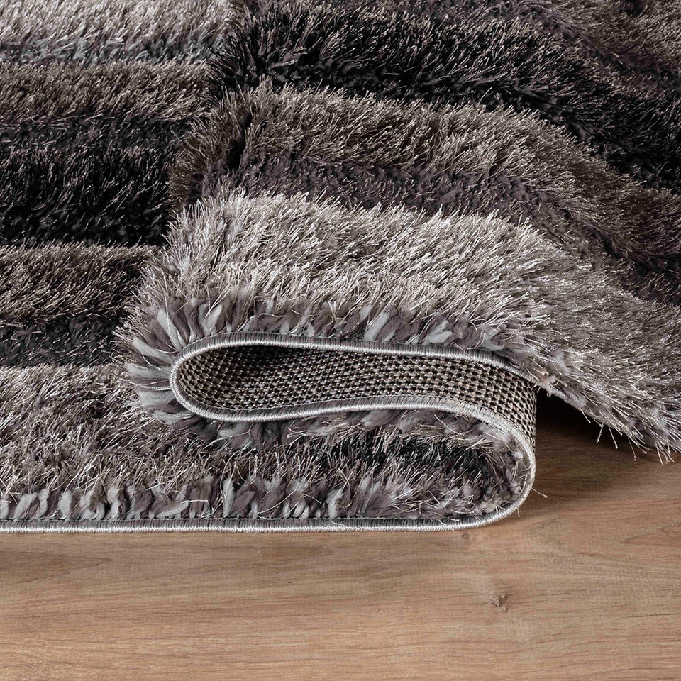 grey shaggy rug folded