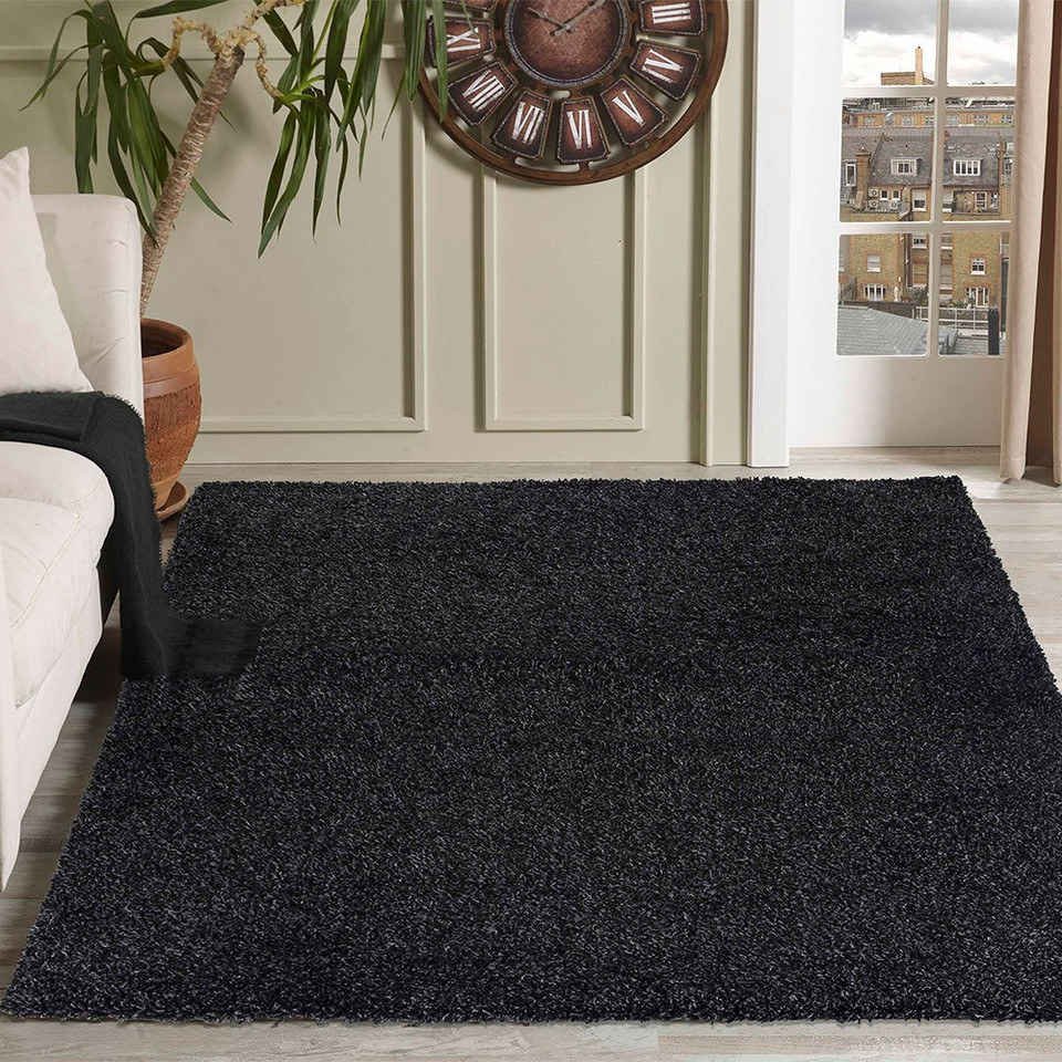 plain shaggy anthracite rug in a living room