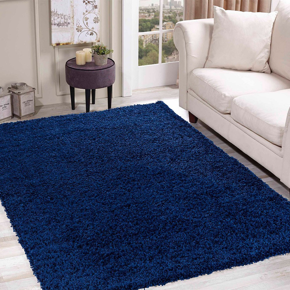 plain shaggy navy rug in a living room