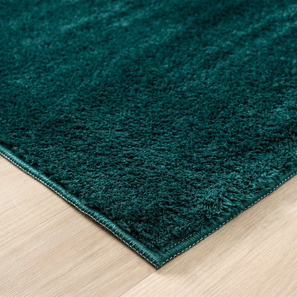 plain emerald rug side view of corner