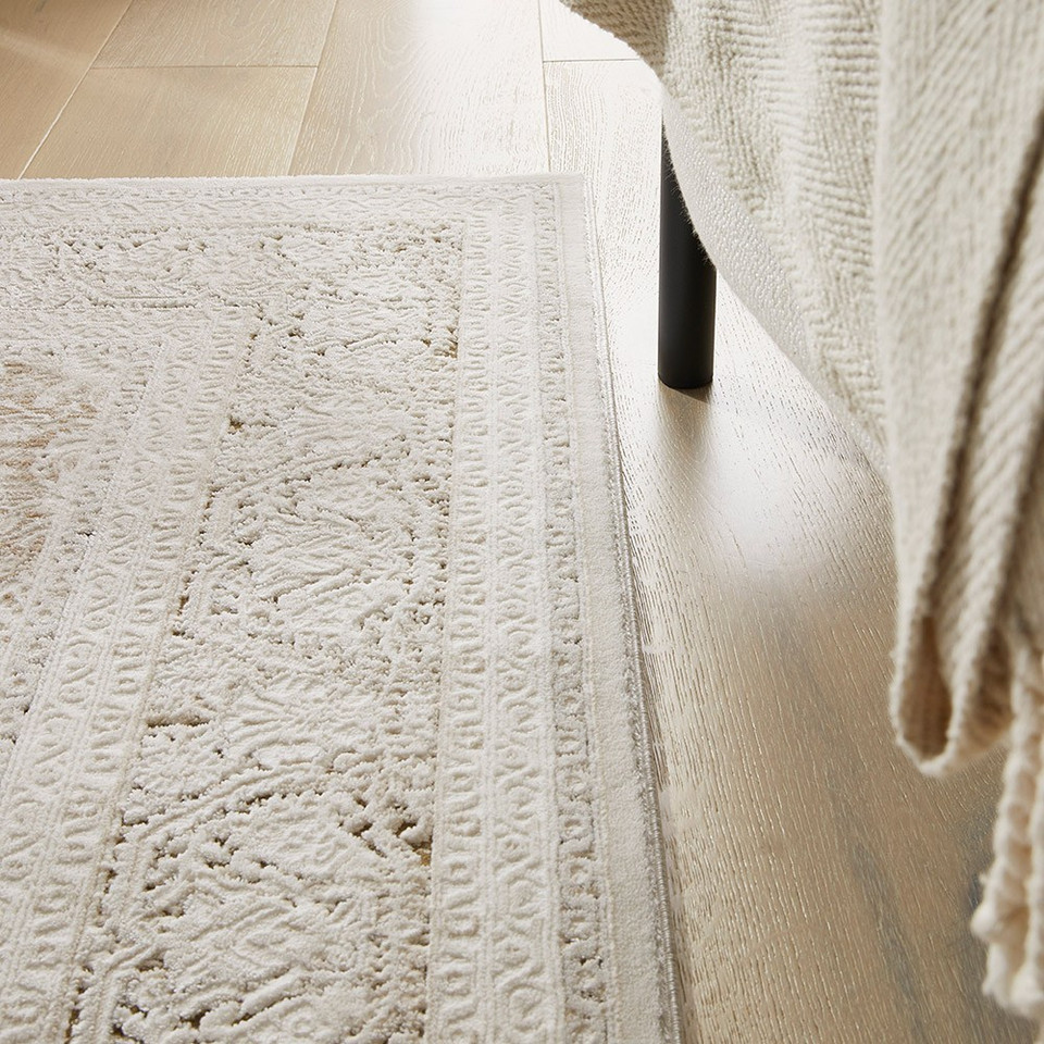 khaki traditional rug closeup edge