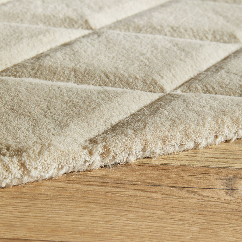 ivory wool rug closeup edge