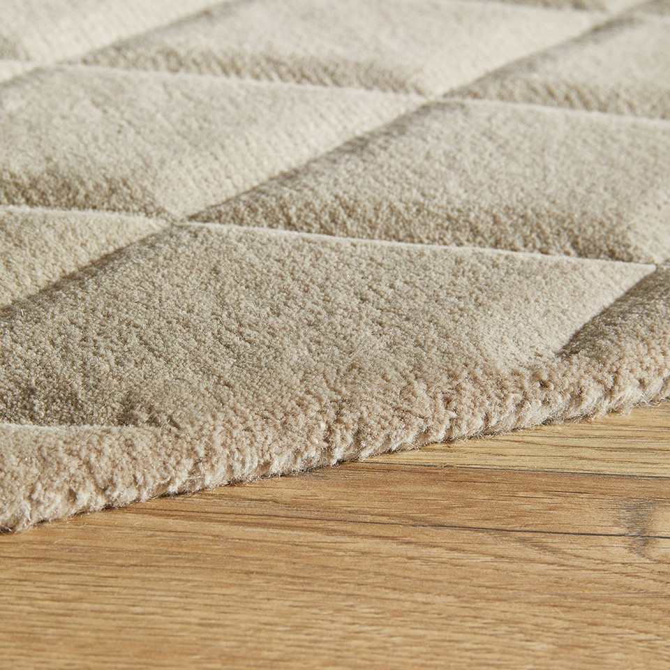 ivory wool rug closeup edge