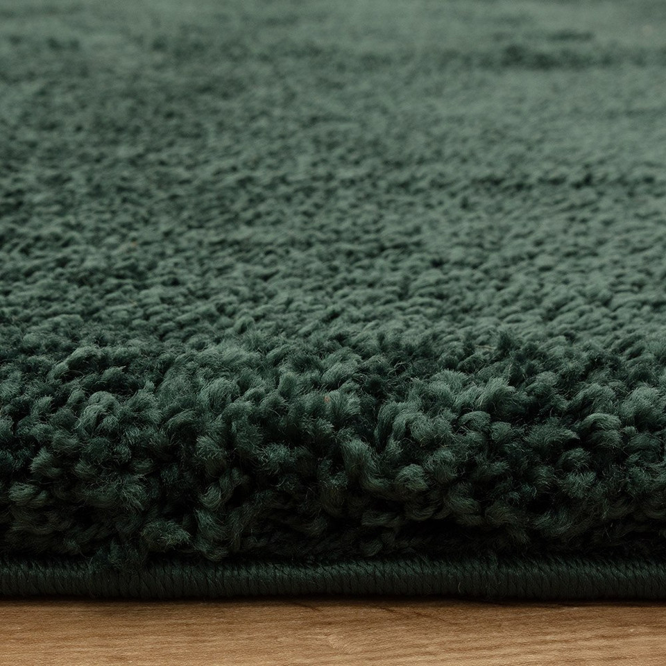 emerald shaggy rug closeup pile height