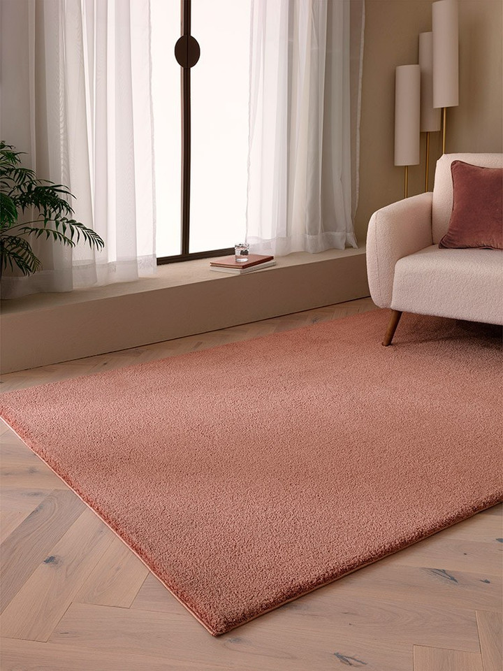 pink plain shaggy rug in a living room with matching decor