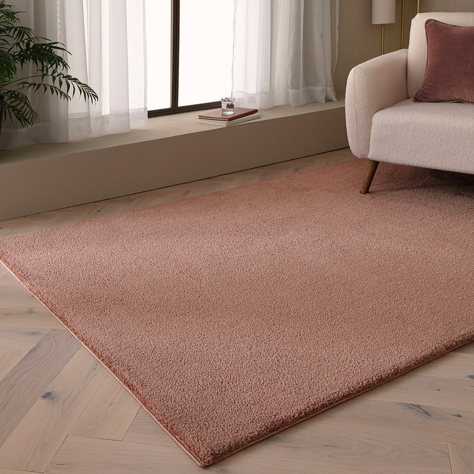 pink plain shaggy rug in a living room with matching decor