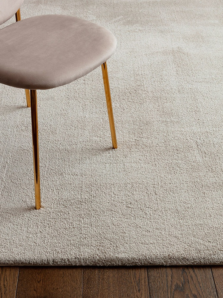 silver plain shaggy rug closeup with a chair