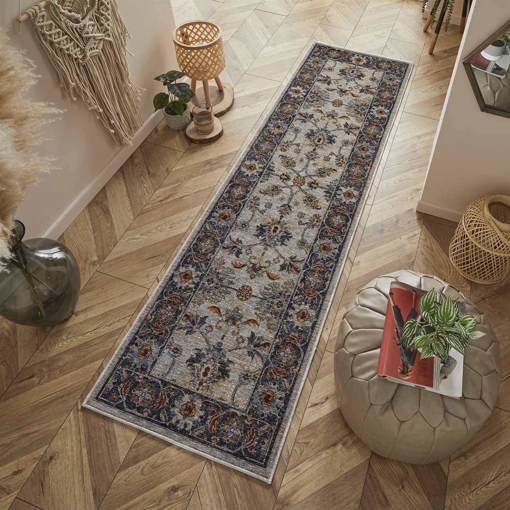 Sarouk Traditional Cream Rug 53X
