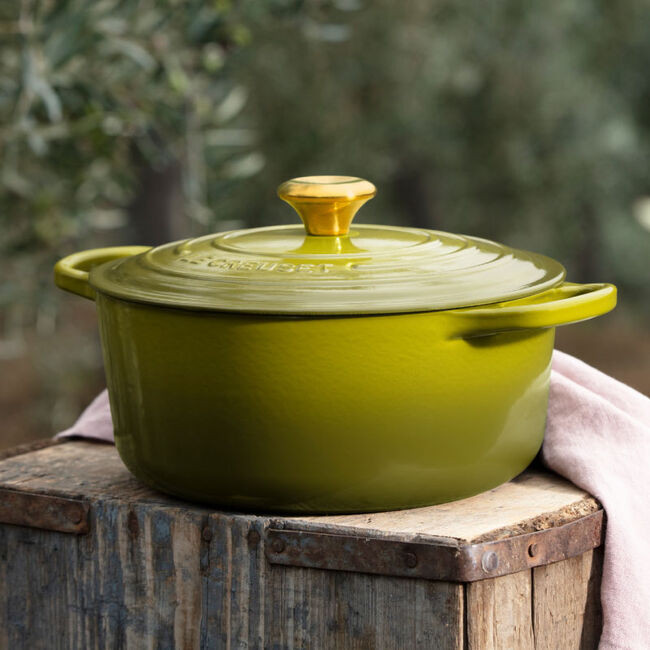 Le Creuset Signature Cast Iron Round Oven Olive