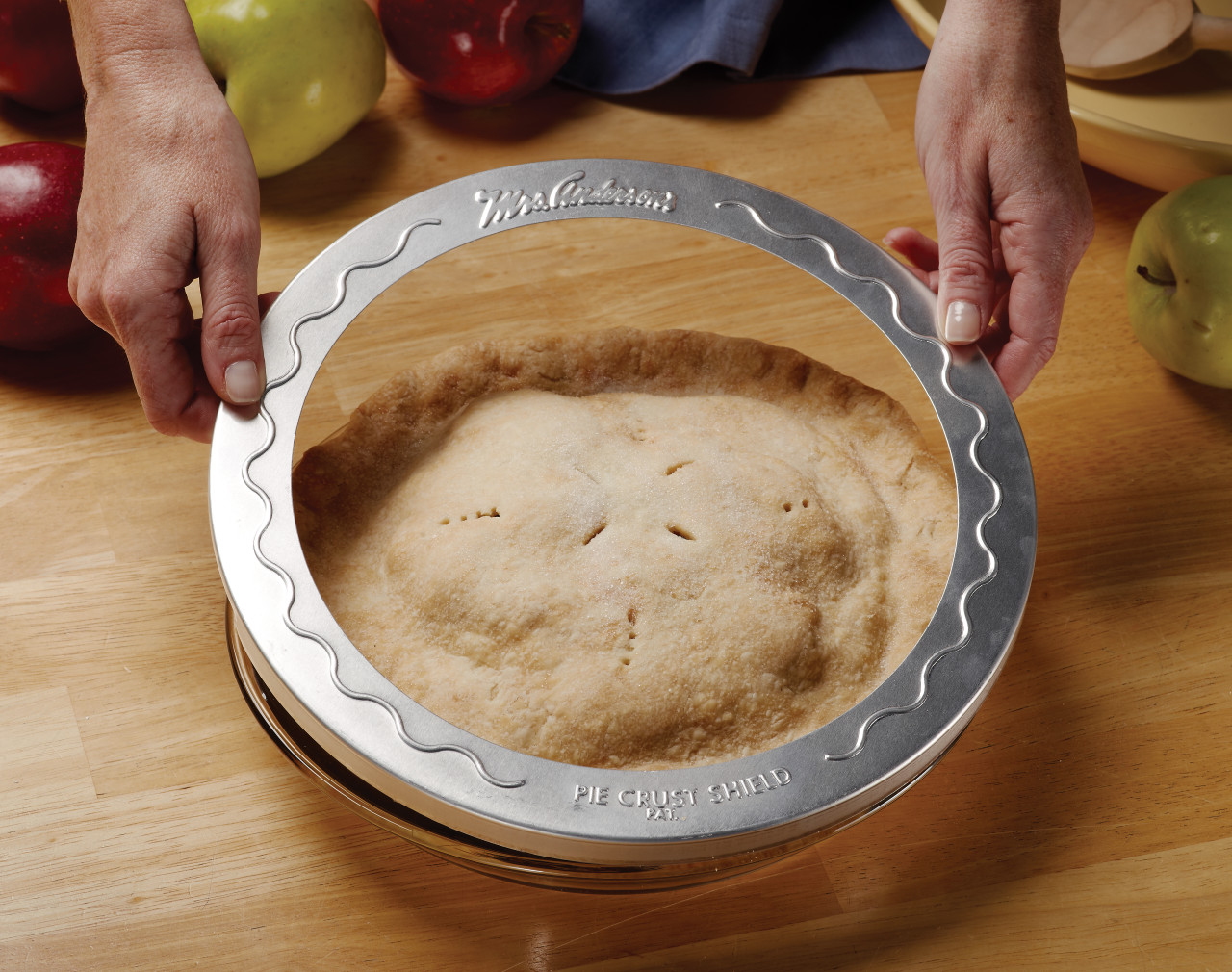 HIC Mrs. Anderson's Baking Pie Crust Shield