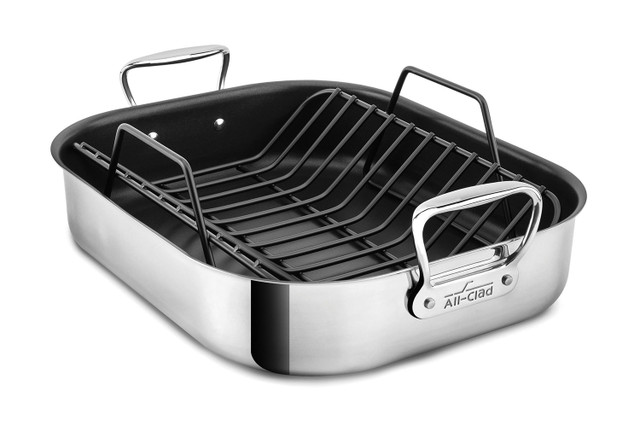 Le Creuset Small Stainless Steel Roasting Pan w/Nonstick Rack - Loft410