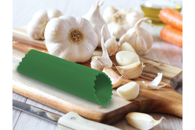 https://cdn11.bigcommerce.com/s-59xg43cj3a/images/stencil/640w/products/10920/5242/hic-garlic-peeler-zoomed__17968.1.jpg