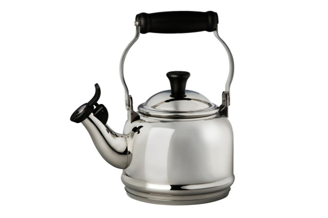 1.7 Qt. Whistling Kettle - Noel (White & Gold)