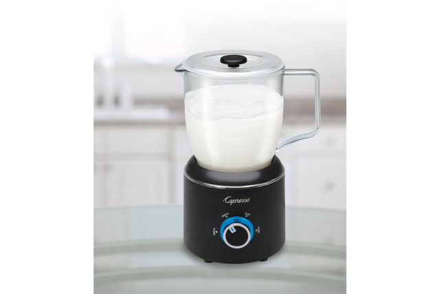 SMEG MILK FROTHER, SEDUCTIVE CREAMINESS