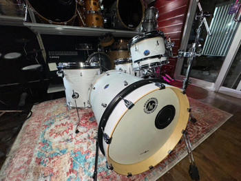 Akustik Works Custom Recording Birch Series Shell Pack - 5-Piece - White Lumber w/HoopLug with rack Tom 8"x 12" and 16"x 16" Floor Tom, 8" x 14" Snare w/dual tunning HoopLug snare set and 20" x 22" Bass Drum
