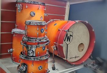 AkustikWorks-Custom Drum series -    7 piece Shell Pack Cherry SunBurst Finish, with 8",  10” and 12” RackToms, 14” and 16” FloorToms, 14" Snare And 22” BassDrum Mapa Burl - (14” Floortom Can be used as a SNOM Snare/Tom)