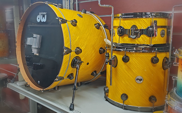 DW Collector's Series 3-Piece Shell Pack Twisted Yellow FinishPly - 13" Racktom, 14" FloorTom , and 22" Bass Drum