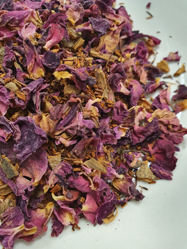 Organic East-West Rooibos Tea Loose Leaf – Organic Rooibos, Red Rose Petals, Cinnamon Chips & Stevia Leaf, Blended to Order in Australia