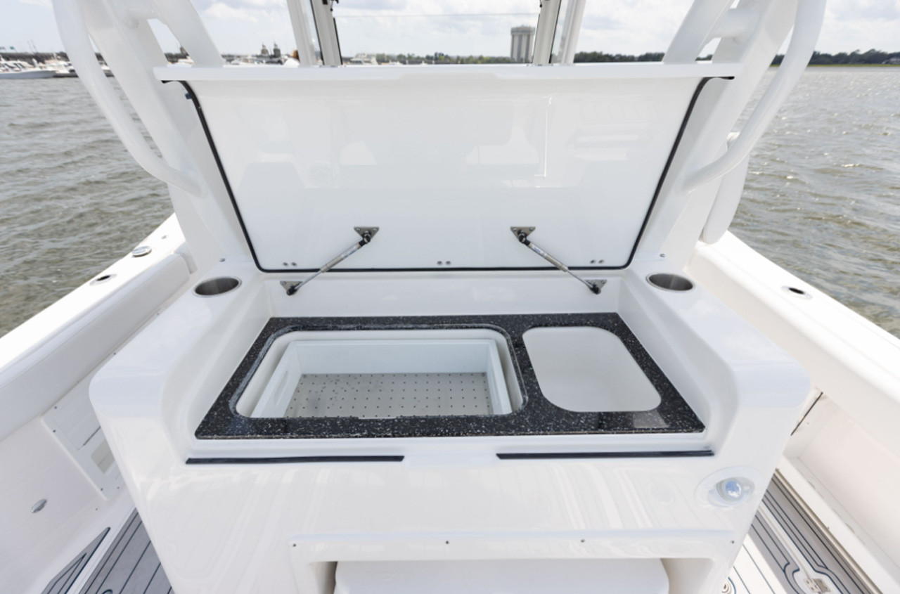 Sea Fox 328 Commander | Twin Yamaha 425hp Outboards