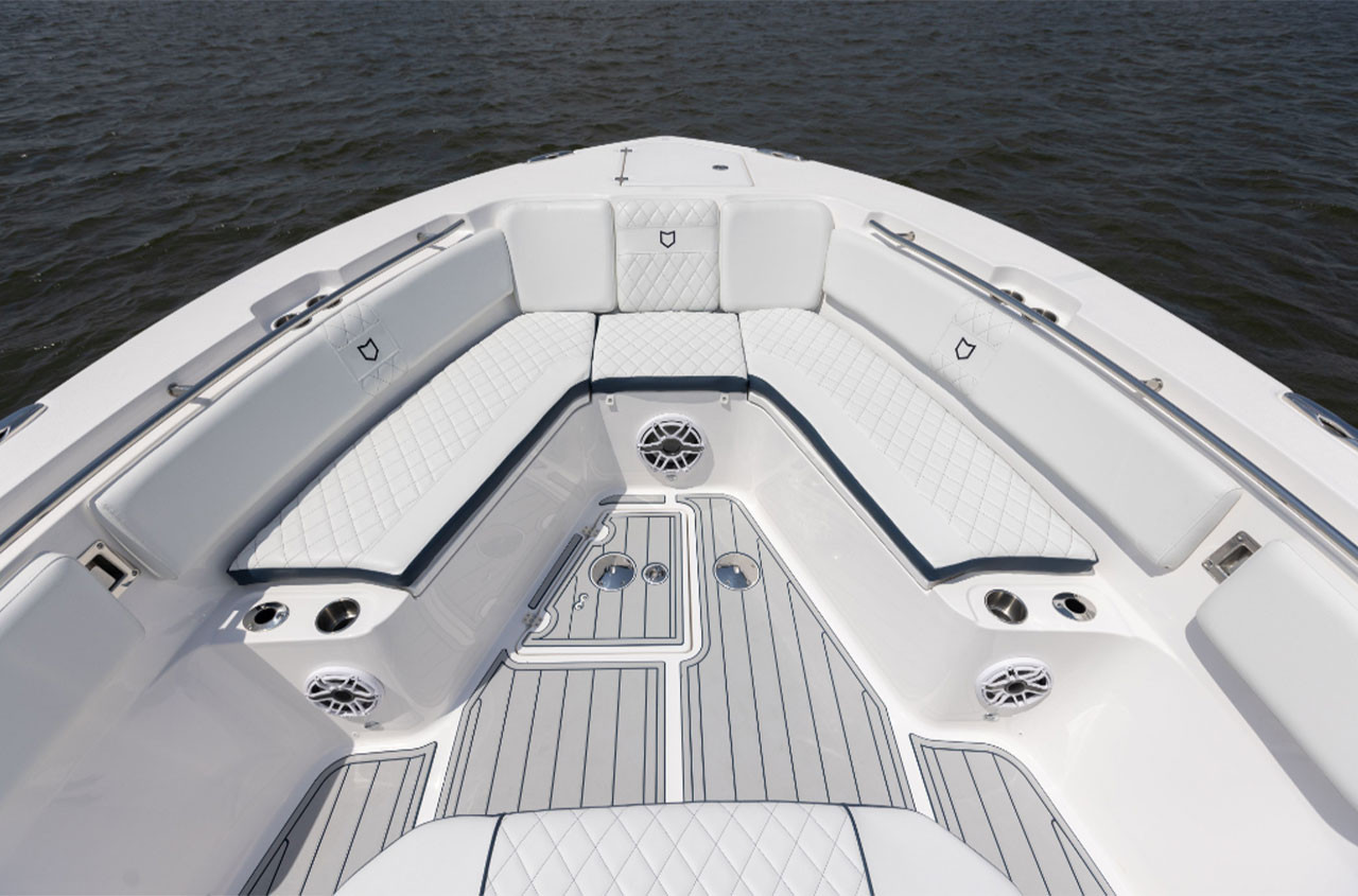 Sea Fox 328 Commander | Twin Yamaha 425hp Outboards