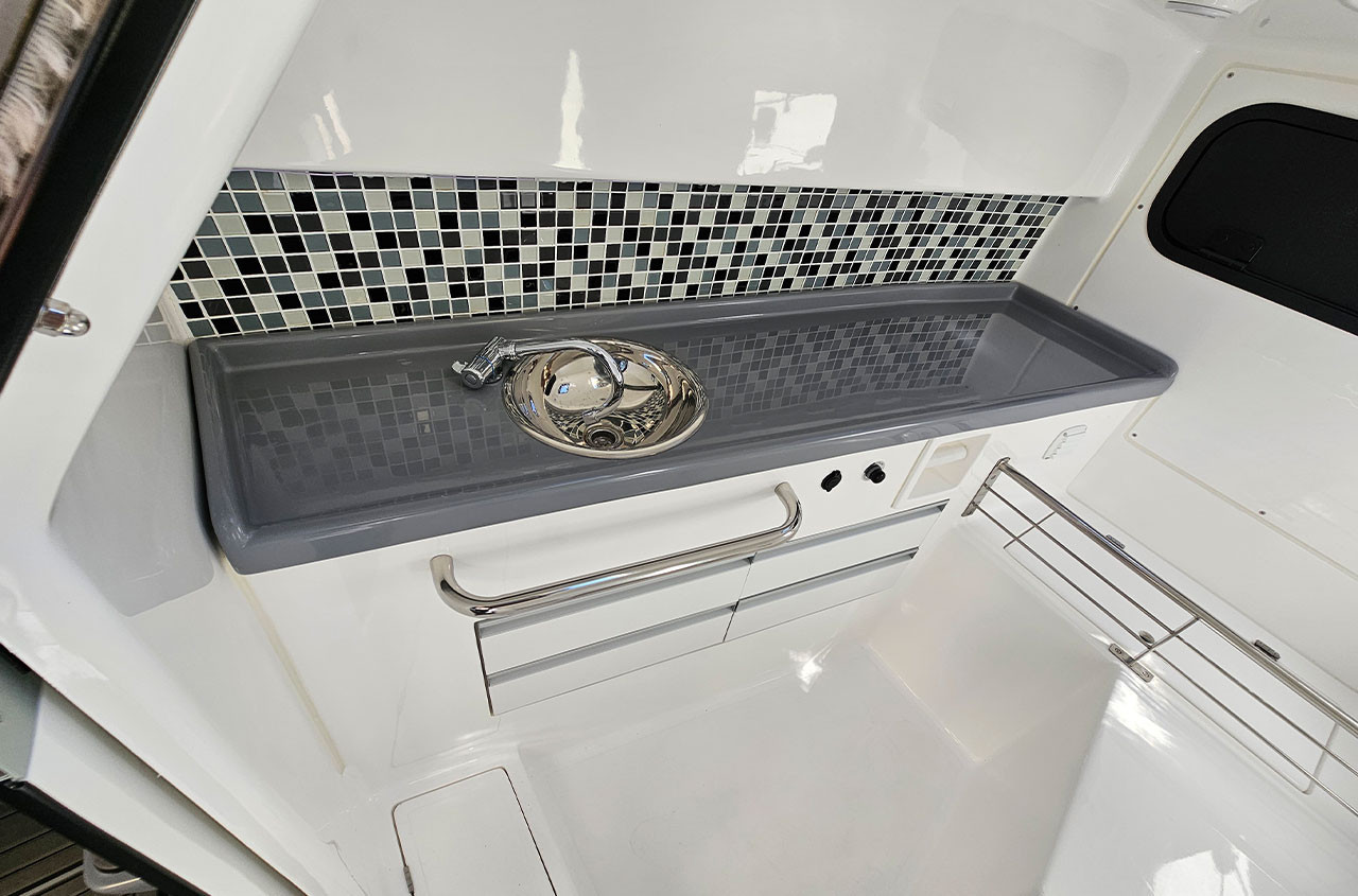 Flex 680 Cabin Explorer | Twin Yamaha 150hp Outboards