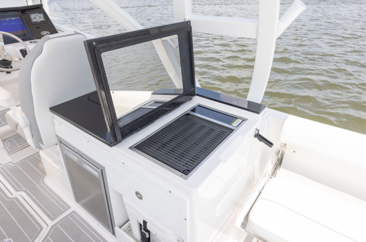 Sea Fox 288 Traveler | Twin Yamaha 300hp Outboards