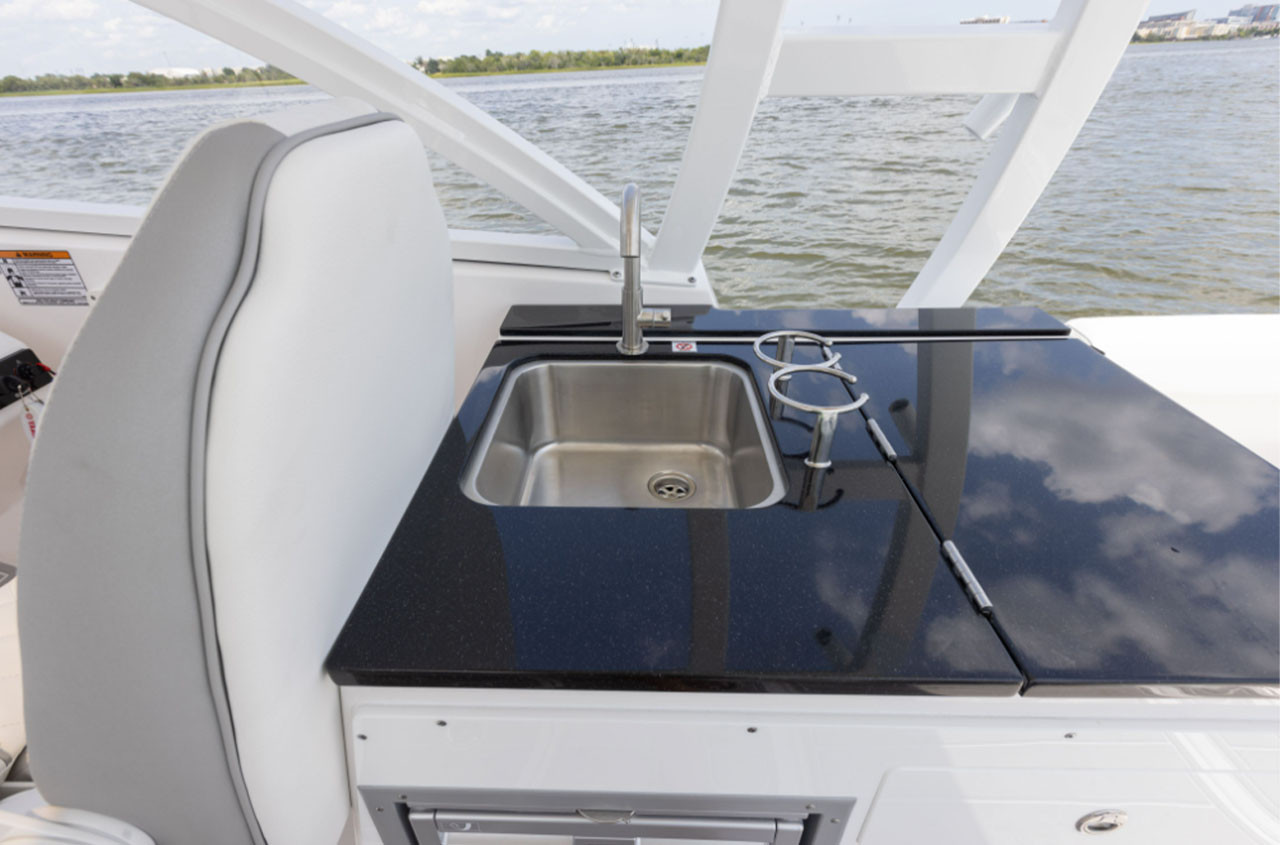Sea Fox 288 Traveler | Twin Yamaha 300hp Outboards