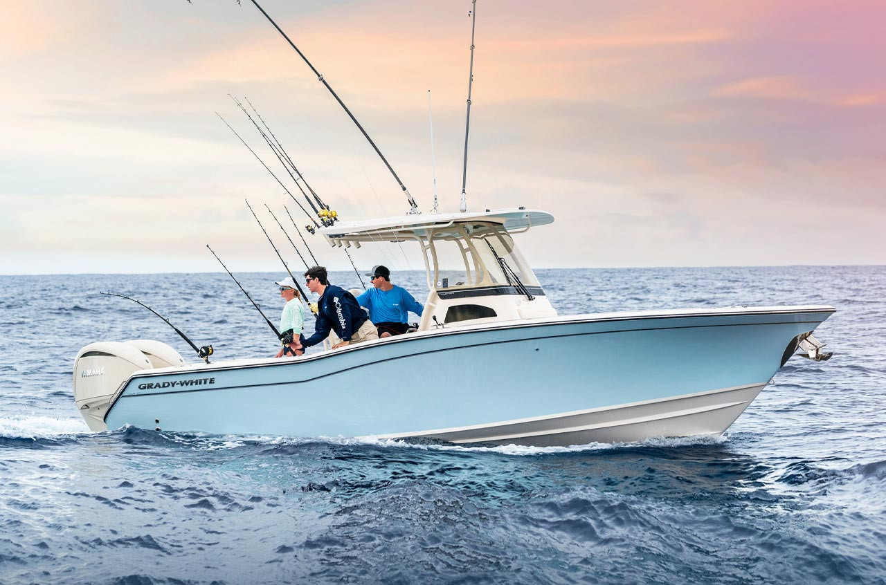 Grady-White Canyon 271 with Twin Yamaha 300hp Outboards | Center
