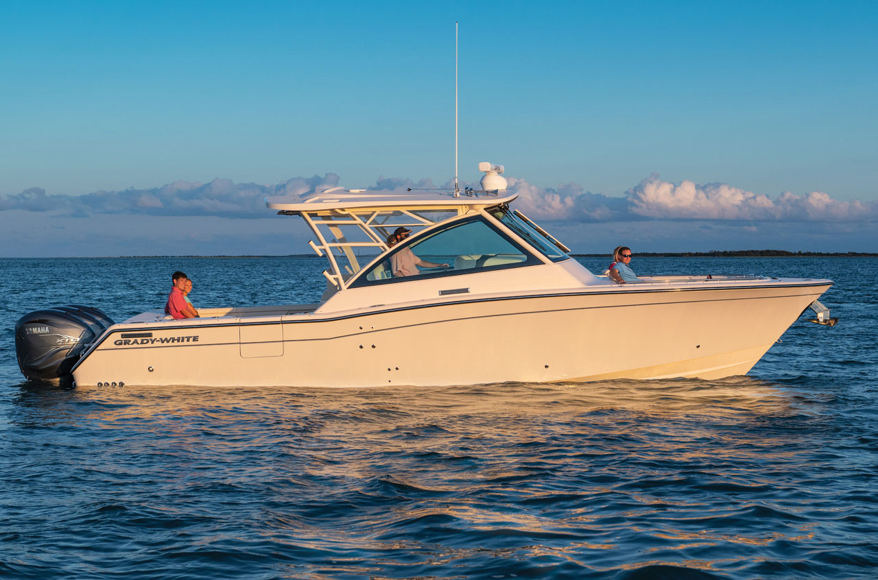 Grady-White Freedom 375 with Triple Yamaha Outboards | Dual Console