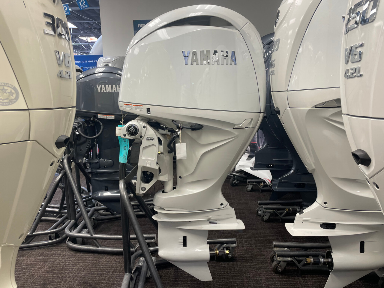 Yamaha F200XSA2 White DEC Outboard | Scratch & Dent | 1381