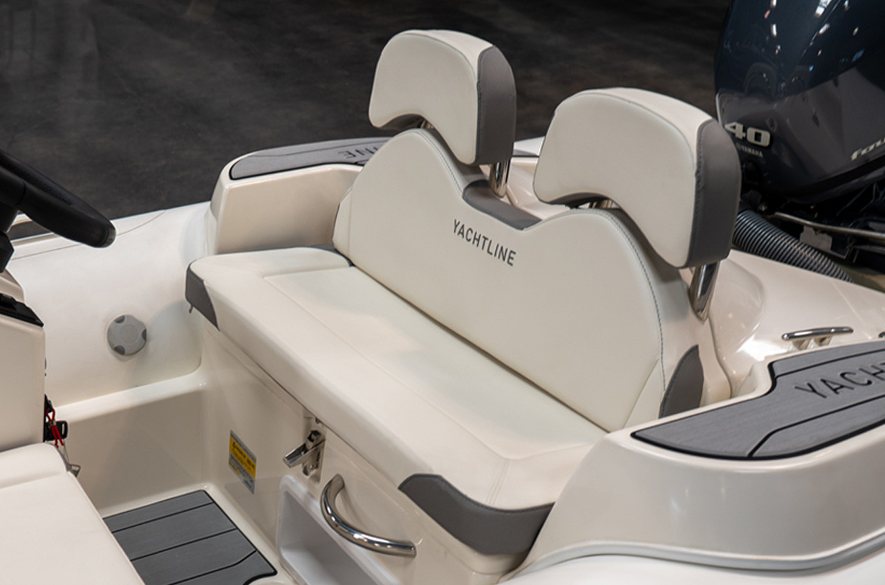 Zodiac Yachtline 360 RIB with Console with Yamaha 40hp Outboard at