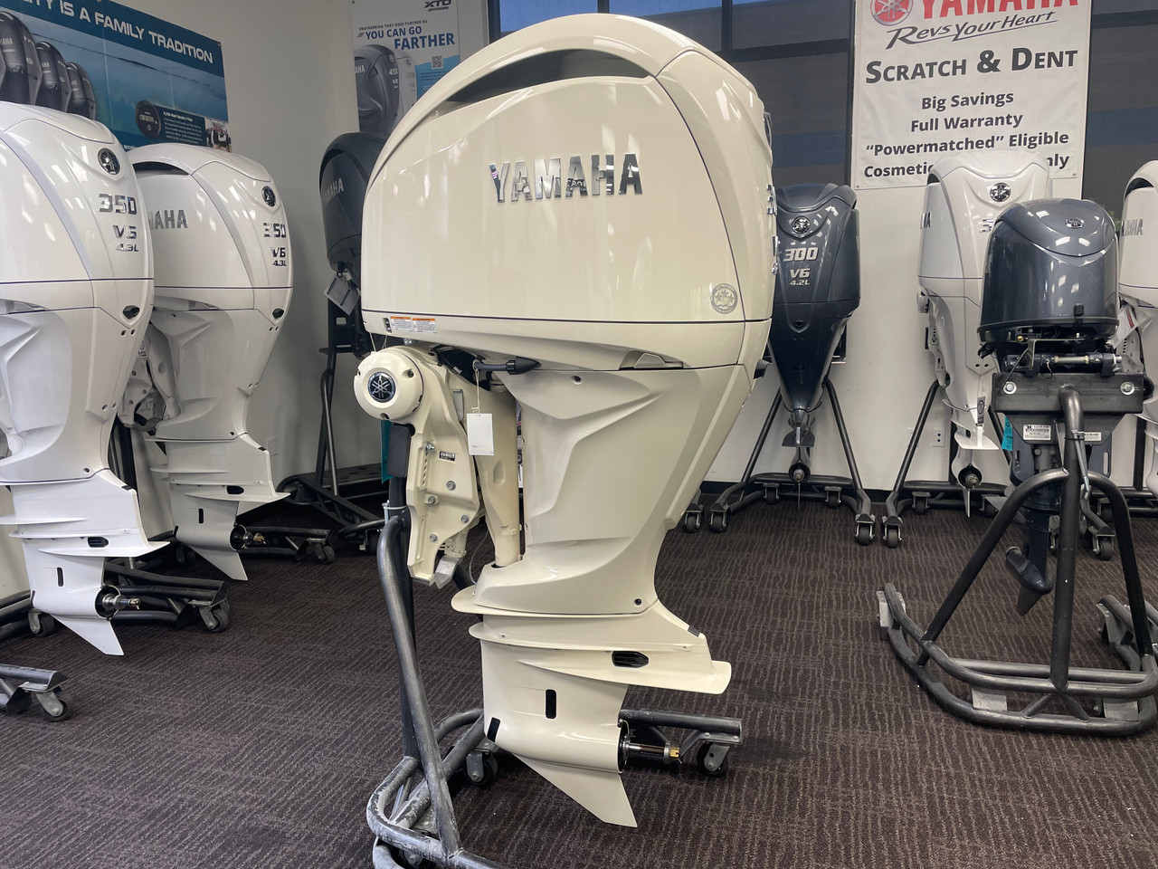 Yamaha F300XSB4 Classic White DEC Outboard | Scratch & Dent | 4888