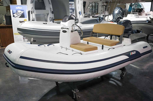 AB Mares 10 VSX with Outboard Engine.