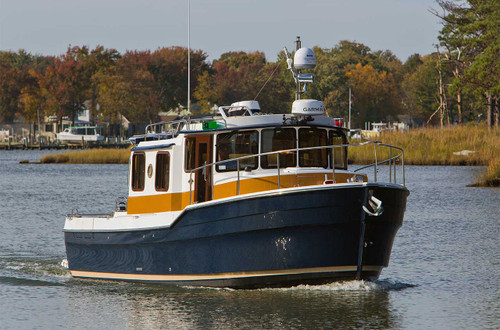 Ranger Tugs R-31 S Volvo D4 320hp Inboard on the Water.