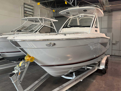 Solara S-250 Center Walkaround | Light Grey | Yamaha 300hp Outboard | S-250 CW 2025 | 25W22