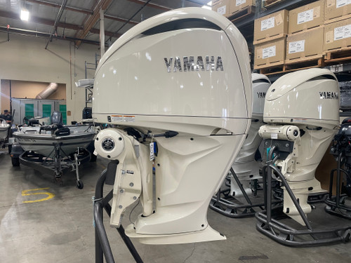 Yamaha 300 HP DEC Outboard Classic White F300XSB4 Scratch & Dent