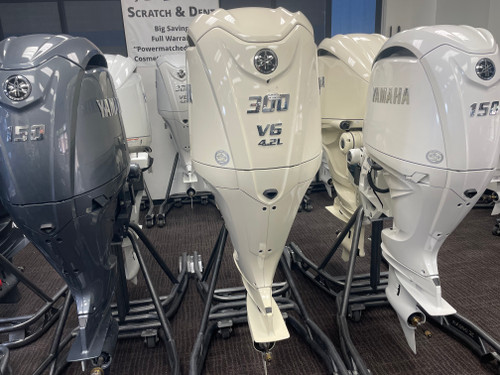 Yamaha 300 HP DEC Outboard Classic White F300XSB4 Scratch & Dent