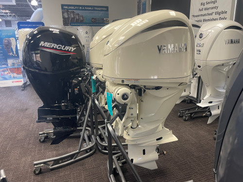 Yamaha 300 HP DEC Outboard Classic White F300XSB4 Scratch & Dent