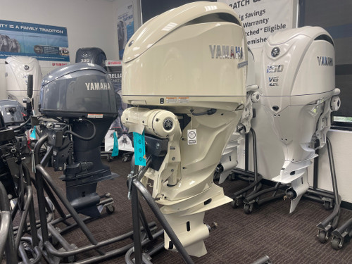 Yamaha 300 HP DEC Outboard Classic White F300XSB4 Scratch & Dent